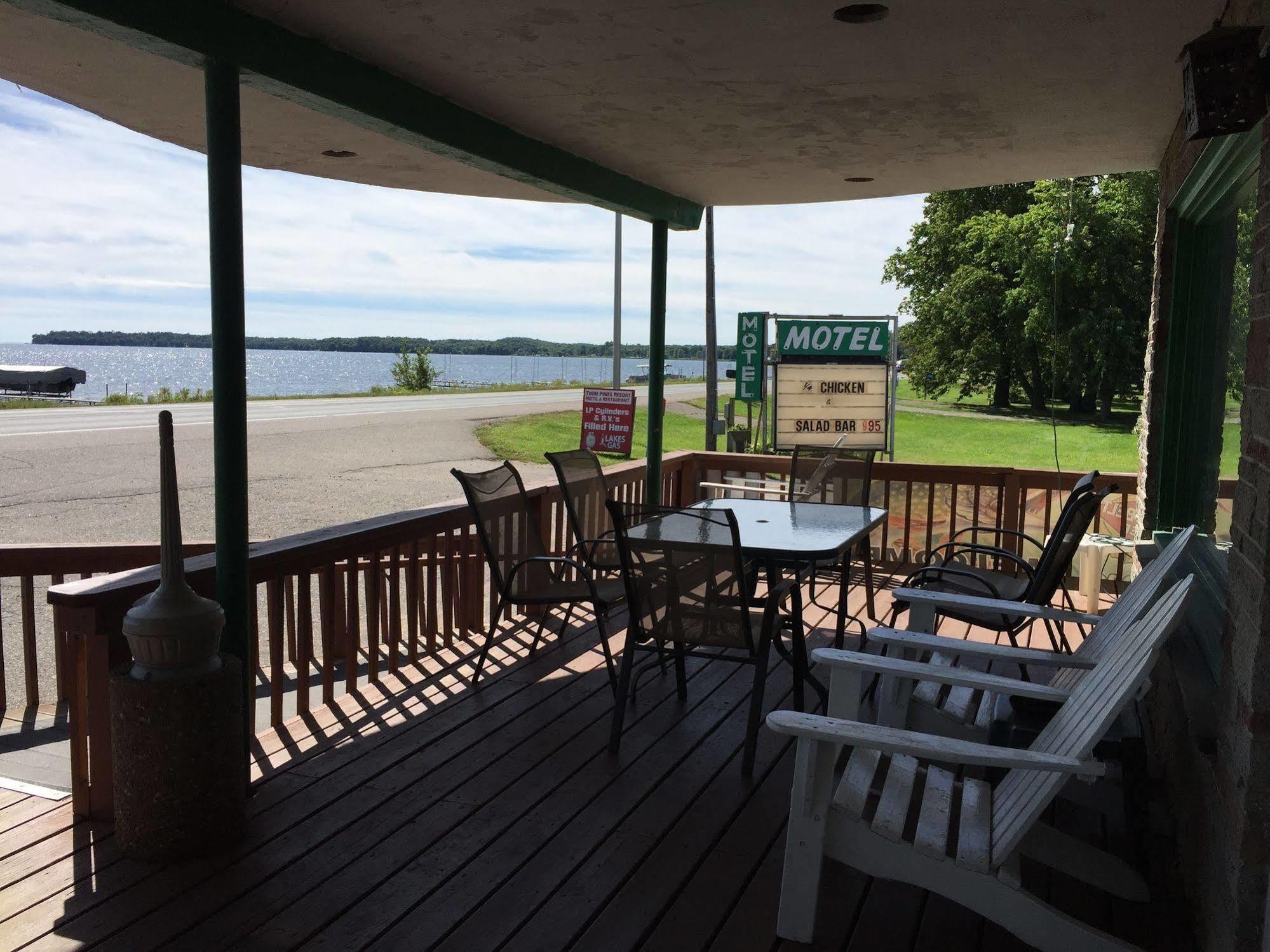 Twin Pines Resort Garrison Экстерьер фото